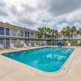Motel 6-Ft. Pierce, FL, hotel sa Fort Pierce