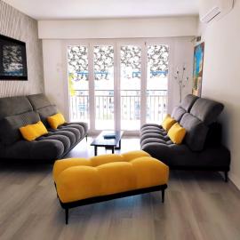 Rooftop condo RAMSES, готель в Антібі