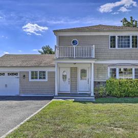 Glen Cove Home: Walk to Boardwalk + Dining!, hotelli kohteessa Glen Cove