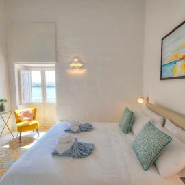 Spacious maisonette with spectacular views IBRI1-1, готель у місті Валлетта