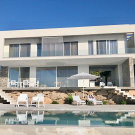 Kuro Beach House - Oceanfront Luxury & 25m pool