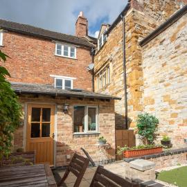 Cotswolds period townhouse near Stratford-upon-Avon, central location short walk to pubs, restaurants and shops, hotel in Shipston-on-Stour