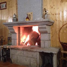 Casa Rural dos Hermanas, готель у місті Navahermosa