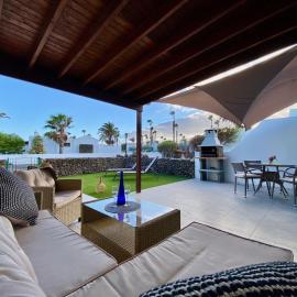 TERRACITAS 3 HIRU , Coqueto bungalow con AC , terraza y piscina comunitaria, hotel in Playa Blanca