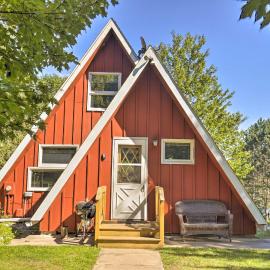 A-Frame Cabin w/ Private Boat Dock!، فندق في Park Falls