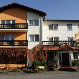 Gasthaus Pension Schumbert, hotelli kohteessa Bullau