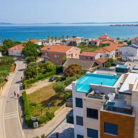 GrandPalazzo with rooftop swimming pool, hotel a Vir
