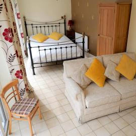 Colchester Sunny Apartment with Pool and EV Car Point