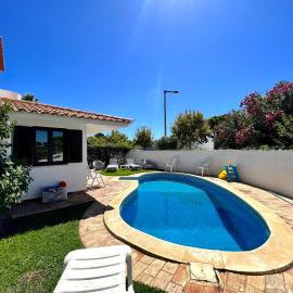 Vilamoura Traditional Villa with Pool by Homing, hotel in Vilamoura