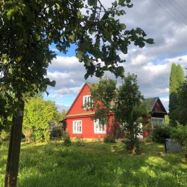 Tranquil country cottage with outdoor fireplace, hotel a Stelmužė
