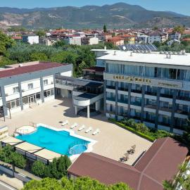 Lake Life Hotel – hotel w mieście İznik