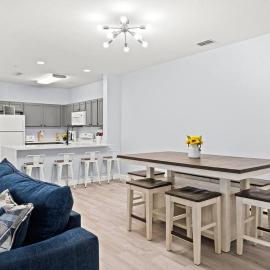 15 minutes way from Disney Condo Resort Pool Sleeps 10, khách sạn ở Kissimmee