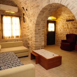 Traditional medieval Holiday House In Kalamoti, hotell i Kalamoti
