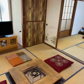 Viesnīca いろり坊一棟貸切プラン。囲炉裏テーブル・BBQで遊べるくつろぎの宿。 pilsētā Kona