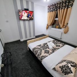*12PR* Setup for your most relaxed & amazing stay + Free Parking + Free Fast WiFi *, hotel in Beeston Hill