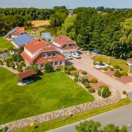 Landhaus-Altebrücke, hotelli kohteessa Wangerland