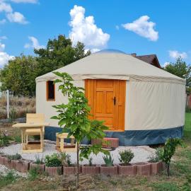 Jurtafarm Ráckeve - a nomád luxus, hotel v destinaci Ráckeve