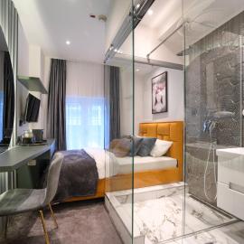 CenterMini Rooms with Parking - Best Location & Value