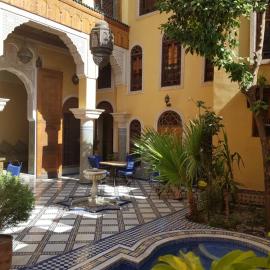 Riad Layalina Fes 7 Chambres & 18 Personnes Piscine, Parking, Vue & Wifi au Pied Medina, viešbutis Fese