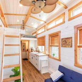 Zion Tiny Home Sunrise Deck Desert Views, hotel em Apple Valley