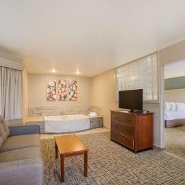 Viesnīca Best Western Harbour Pointe Lakefront pilsētā Sentignasa