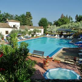 Villa Farmhouse with swimming pool in Chianti, hotel a Grassina