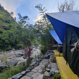 Hobo Rivercamp, hotel in Almora