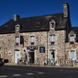 Auberge de la vallée de la douve, hotel en L'Etang-Bertrand