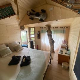 Charmante cabane perchée – hotel w mieście Saintry-sur-Seine