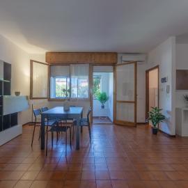 GuestHost - Pontelagoscuro Huge & Residential Apartment
