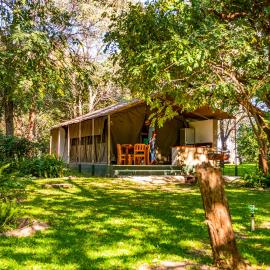 Zambezi Mubala Camp โรงแรมในKatima Mulilo