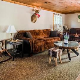 The Nook Lodge - cabin with hot tub at Shawnee and Camelback Mtn, hotel in East Stroudsburg