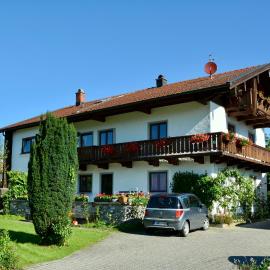 Ferienwohnung am Chiemsee、ユーバーゼーのホテル