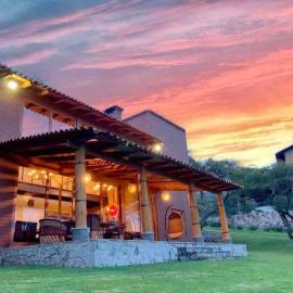 Cabaña EN Country Club Con Vista Espectacular, hotel in Tapalpa