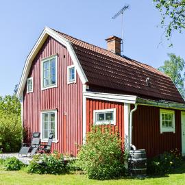 Nice Home In Hallstavik With Sauna, hotel in Hallstavik
