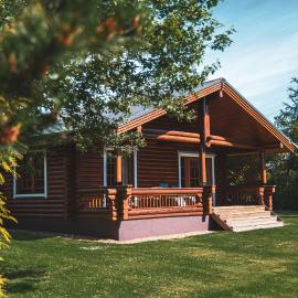 Strathisla - Luxury Two Bedroom Log Cabin with Private Hot Tub & Sauna, hotelli kohteessa Berwick-Upon-Tweed