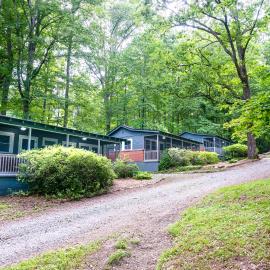 Foggy Bottom Cabins, hotel en Pisgah Forest