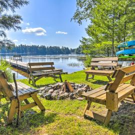 Outdoor Lover's Paradise w/ Dock & Fire Pit!, hotel din Woodruff