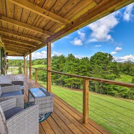 17 Mi to Appalachian Trail! Mtn Retreat w/ Views, hotel a Marshall