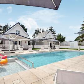 Stunning Home In Kolczewo With Swimming Pool, hotel in Kołczewo