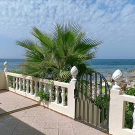 Chez Halima a Playa Blanca au bord de la mer 1