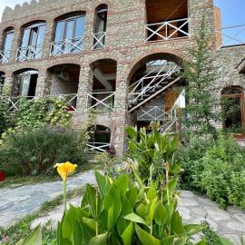 Guest House Lali, hotel Szenakiban