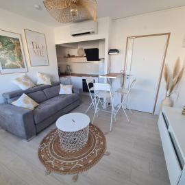 Appartement lumineux avec vue sur mer a 50 m de la plage et du centre, hotel in La Grande Motte