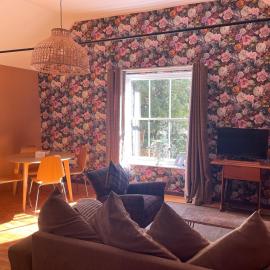 Top House -Stylish property in village location، فندق في Bildeston