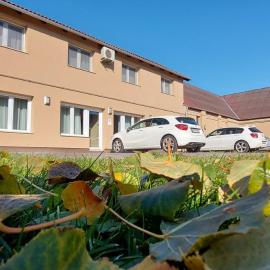 Park 84 Vendégház, hotel in Vecsés