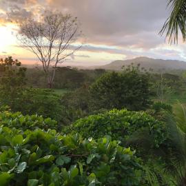 Beautiful estate in quiet surroundings close to beach, hotel v destinácii Naranjito