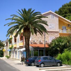 Apartments by the sea Trpanj, Peljesac - 3162, hótel í Trpanj