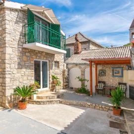 House Ante, hotel u gradu 'Grohote'