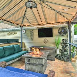 Pet-Friendly Taylor Home w/ Backyard Oasis!, hotel en Taylor