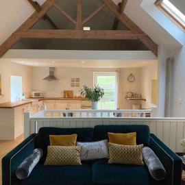 Luxury Boutique 2 Bed Stable Cottage in the Peak District near Chatsworth House, hotel sa Two Dales